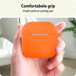Hoesje Geschikt voor Apple AirPods 4 - Siliconen Hoes met Clip - Silicone Case Cover - Oranje — thumbnail 4