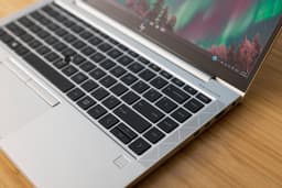 HP EliteBook 840 G8 Intel® Core™ i5 i5-1135G7 Laptop 35,6 cm (14") Full HD 8 GB DDR4-SDRAM 256 GB SSD Wi-Fi 6 (802.11ax) Windows 10 Pro Zilver — thumbnail 3