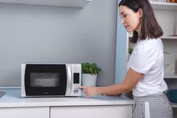 Magnetron met grill - Combimagnetron Oven - Snel Maaltijden Bereiden - Met Stoomfunctie - 22 liter - Roestvrij staal — thumbnail 2