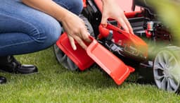 Scheppach Grasmaaier Benzine MS225-56 - Zelfrijdend - Mulchfunctie - 56cm maaibreedte - 4-takt - 224cc - 6pk - Voor tuinen tot 2200m² - met 65L opvangbak — thumbnail 3