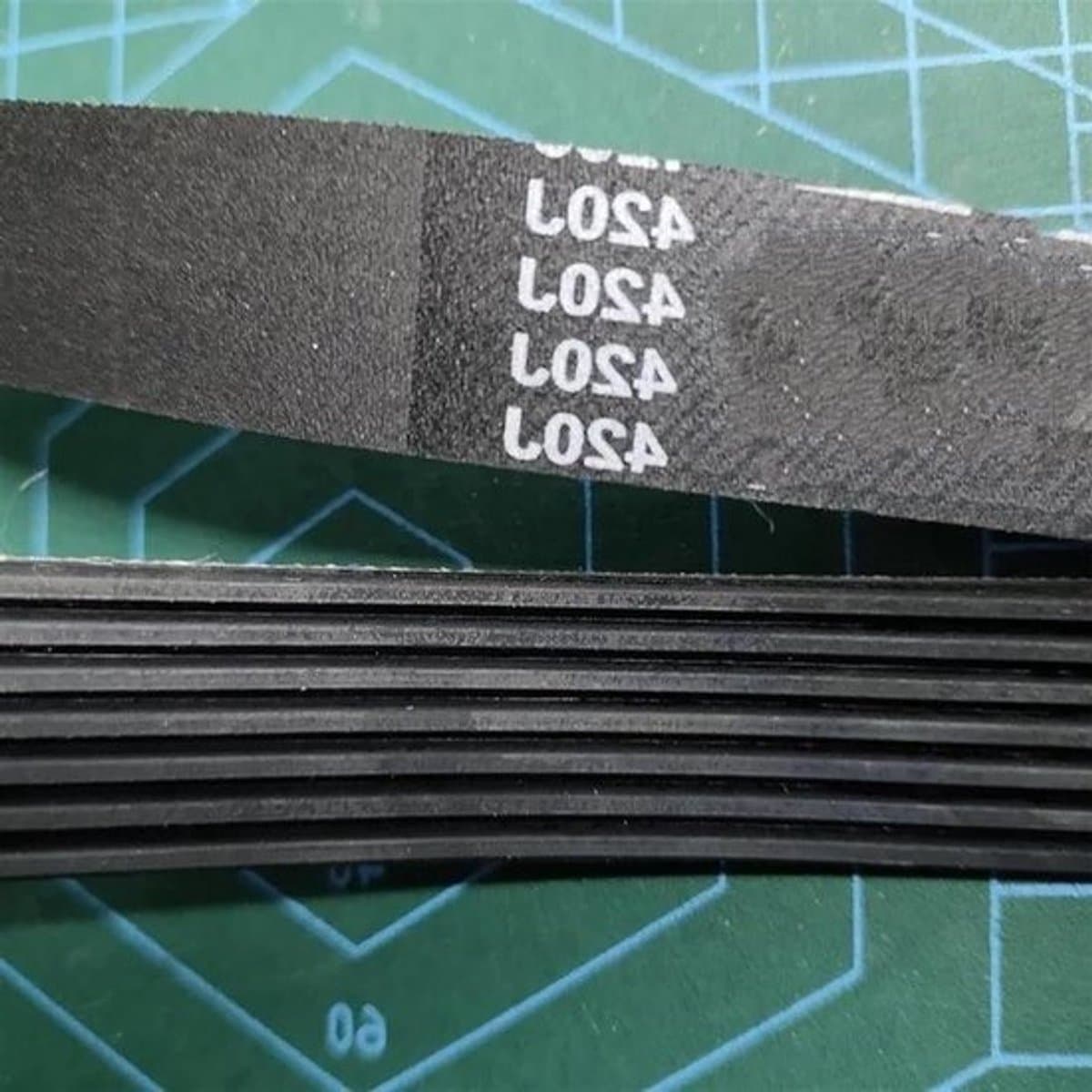 Aandrijfriem - V-snaar - Grasmaaier Onderhoud - Duurzaam Rubber - 410J 8 Ribs - Zwart — afbeelding 1