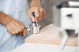 Compacte Espressomachine 15 Bar – Metalen Behuizing – Handmatige Melkopschuimer – Thermoblock – 1,1 L – Espresso Cappuccino & Latte — thumbnail 5