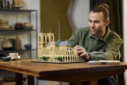 LEGO Architecture Notre-Dame van Parijs 21061 — thumbnail 2