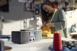 PHILIPS TAR8805 Internetradio, DAB+ Radio met Spotify Connect (Bluetooth, Sleeptimer, Dubbel Alarm, Qi-Oplaadpad voor Draadloos Opladen, USB) - Zwart — thumbnail 4