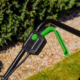 Garden Master® 20V Draadloze Grasmaaier - 4Ah Accu en Lader inbegrepen - 32cm Maaibreedte - 30L Grasopvang - Verstelbare maaihoogte - Compact en lichtgewicht — thumbnail 3