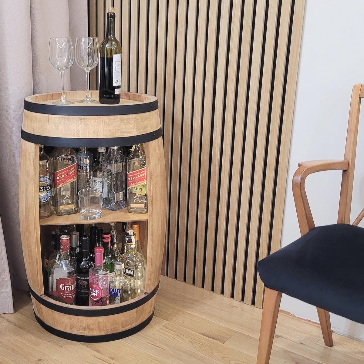 Rustieke Minibar Kast met LED Verlichting - Vintage Bartafel voor Glazen en Flessen — afbeelding 1