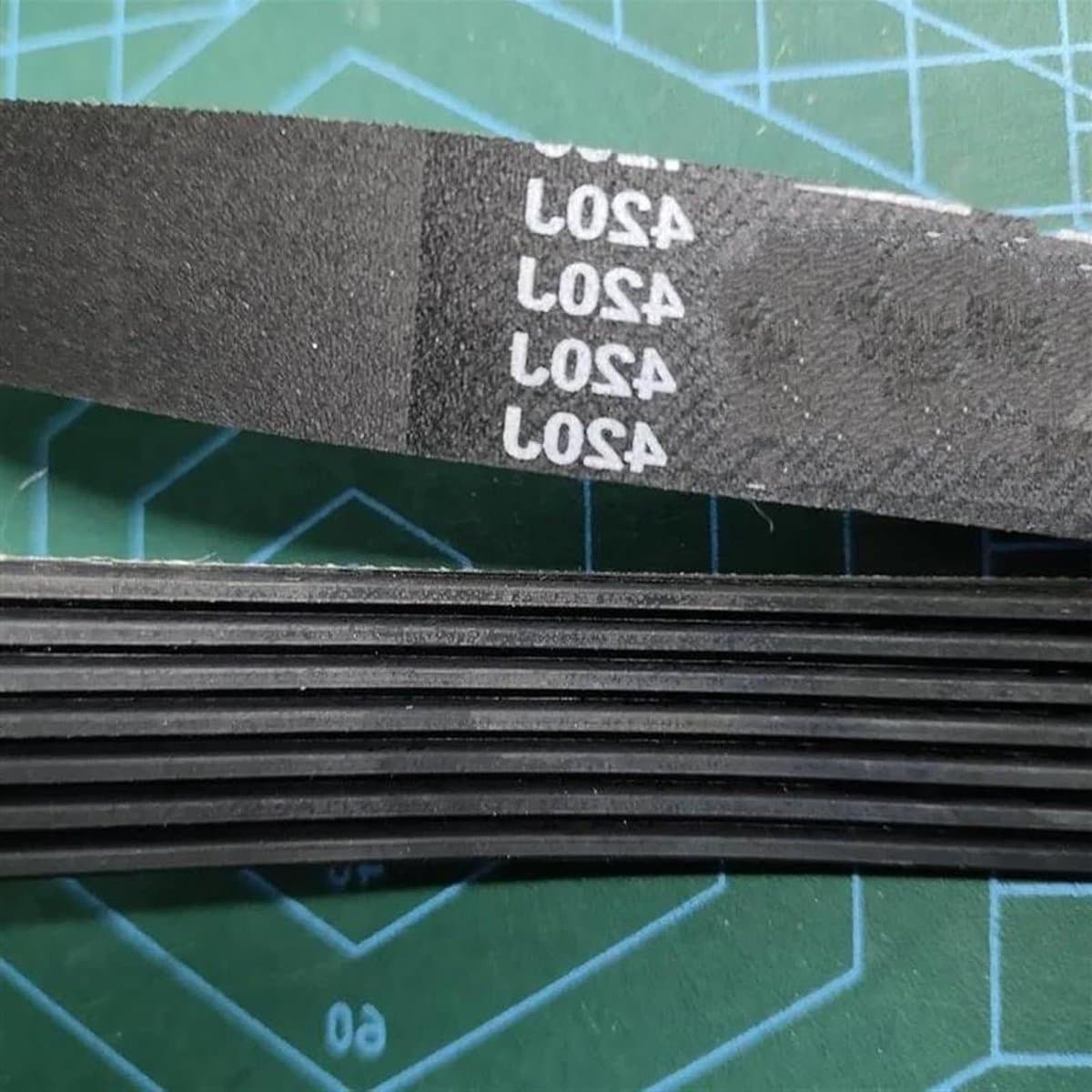 Aandrijfriem - V-snaar - Grasmaaier Onderhoud - Duurzaam Rubber - 410J 8 Ribs - Zwart — afbeelding 1