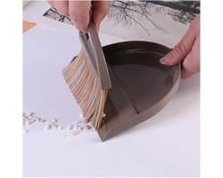 Stofblik met Borstel - Stoffer en blik - Bureau reinigen - Ruimtebesparend ophangen - 20x17x3 cm - Koffiekleur