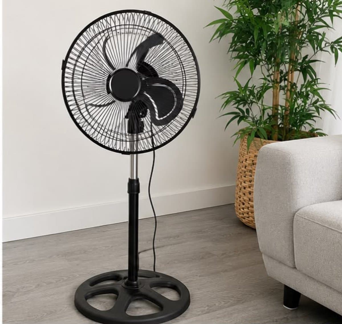 Stanande Ventilator met 3 blad zwart 25 cm 60 w 3 snelheden- in hoogte verstelbaar tot 90cm- zwart. — afbeelding 1