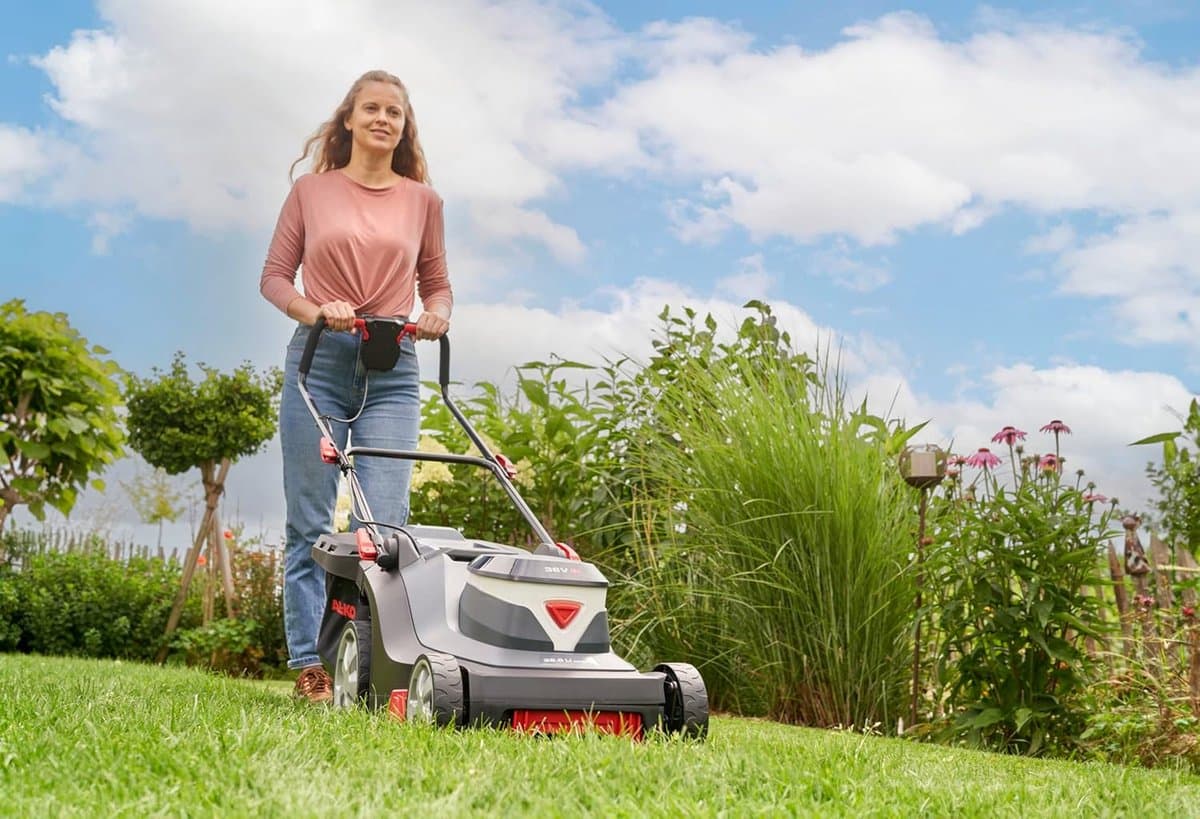 Accugrasmaaier - Elektrische maaier - Gazon onderhoud - 3INONE functie - 38 cm maaibreedte - Zwart — afbeelding 1
