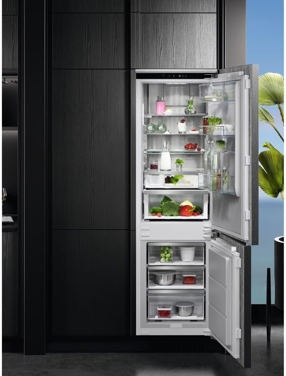 AEG OSC7G181ES - Inbouwkoelvriescombinatie - 256 liter - No Frost — afbeelding 1