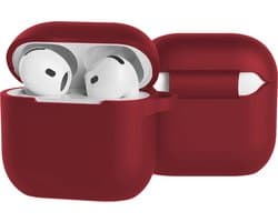 Case - Geschikt voor Apple AirPods 4 / 5 - Siliconen Hoes met Clip - Silicone Hoesje Cover - Donkerrood
