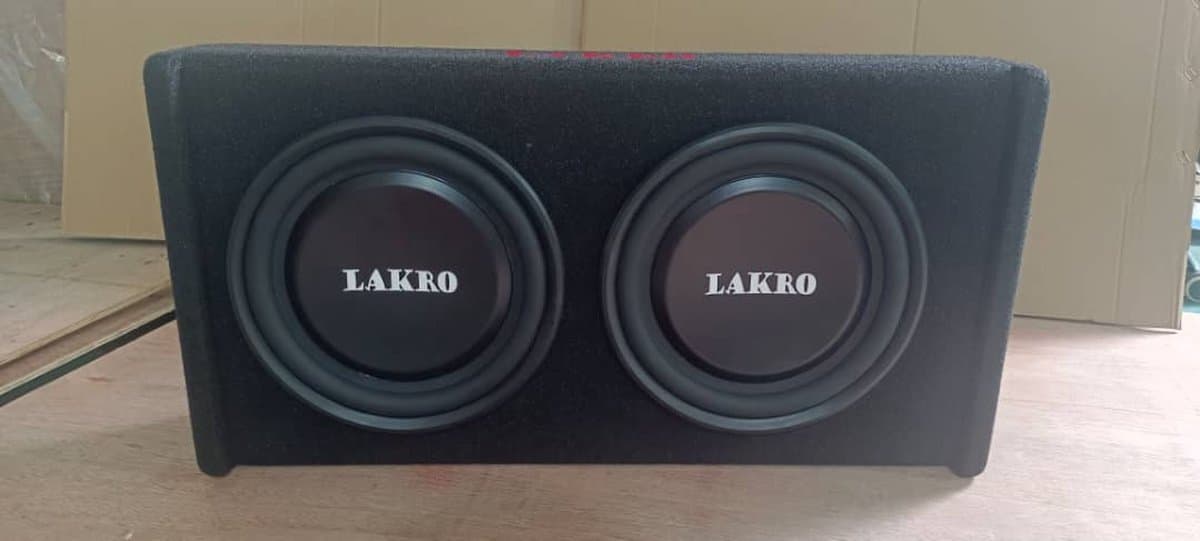 LAKRO Actieve Platte Dubbele Subwooferkist - Krachtige Geluidsoplossing voor Auto's — afbeelding 1