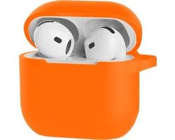 Bescherm je AirPods 4 met onze handige Siliconen Hoes - Geschikt voor Apple AirPods 4 - Met Clip Cover - Oranje