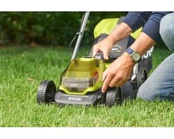 RYOBI ONE+ Pack 18V Cordless Grasmaaier + Trimmer RLM1833BLT1825M : Grasmaaier RLM18X33B40 en Trimmer OLT1825M (incl. 1x4.0Ah accu)