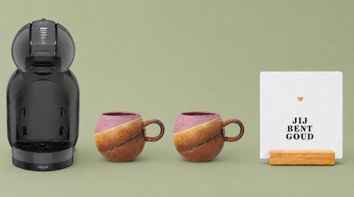KRUPS NESCAFÉ Dolce Gusto MiniMe KP120810 - Koffiecupmachine - Antraciet / zwart + 2 Bloomingville oudroze-terracotta-bruine mokken "Coffee Affair" + witte tegel "Jij bent goud" + tegelhouder — afbeelding 1