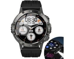 Knobbout 1.46”(3.7cm) Scherm Sportieve Smartwatch met LED Zaklamp – Bluetooth Bellen – HD Touchscreen (360×360) – 100+ Sportmodi – Hartslag, Bloeddruk & SpO₂ – IP68 Waterdicht – Muziekbediening – Android & iOS - Zwart