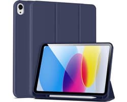 Casemania Hoes Geschikt voor iPad 2025 (A16) & 2022 10e Gen - Donker Blauw - Smart Cover met Pencil Houder Uitsparing