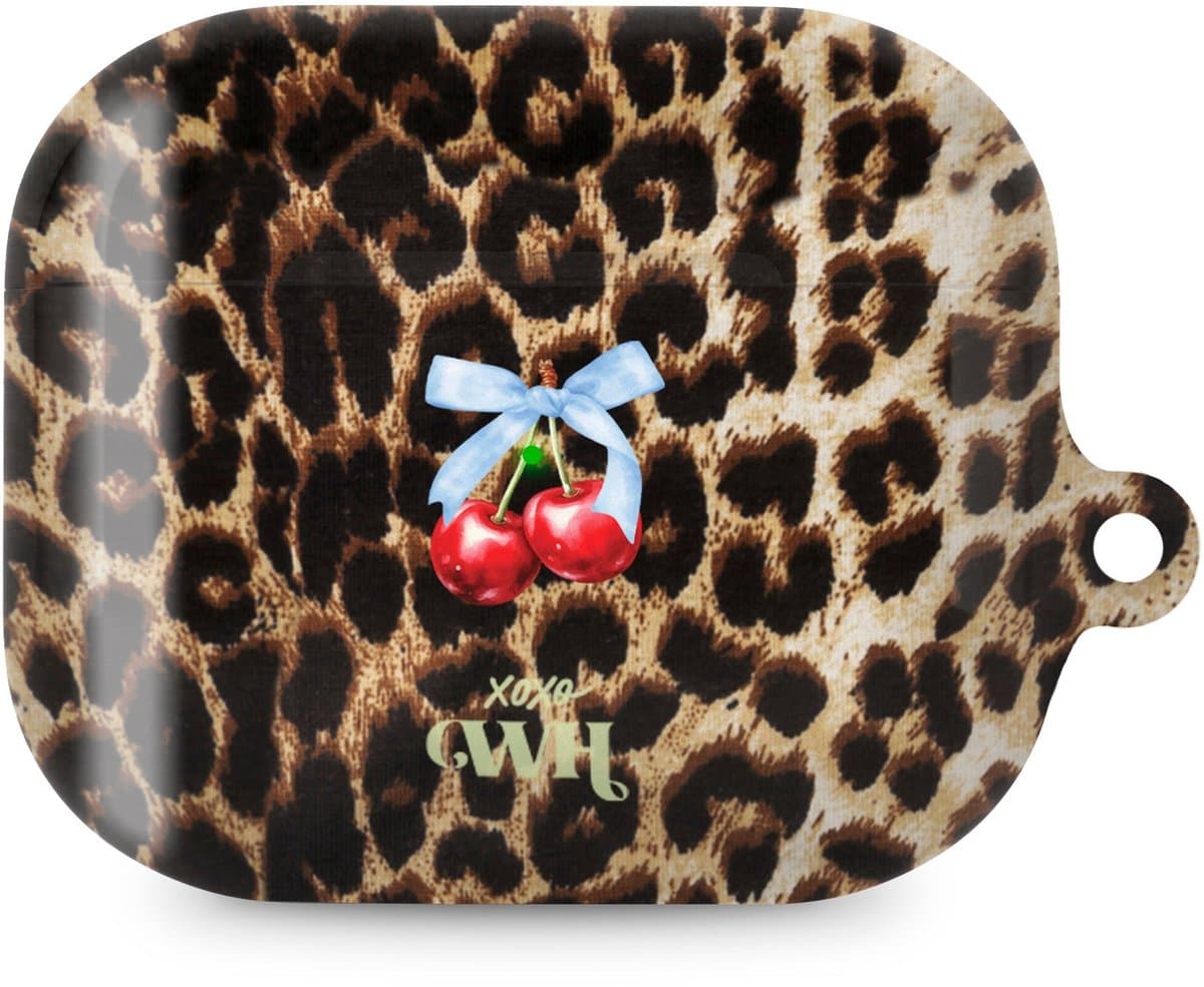 xoxo Wildhearts hoesje geschikt voor AirPods Pro 3 - Berry Wild - Ook als telefoonhoesje verkrijgbaar - schokbestendige case - koptelefoonhoes - Beschermhoes met met tijgerprint / luipaardprint - kers print - dierenprint hoesje - kersen panterprint — afbeelding 1
