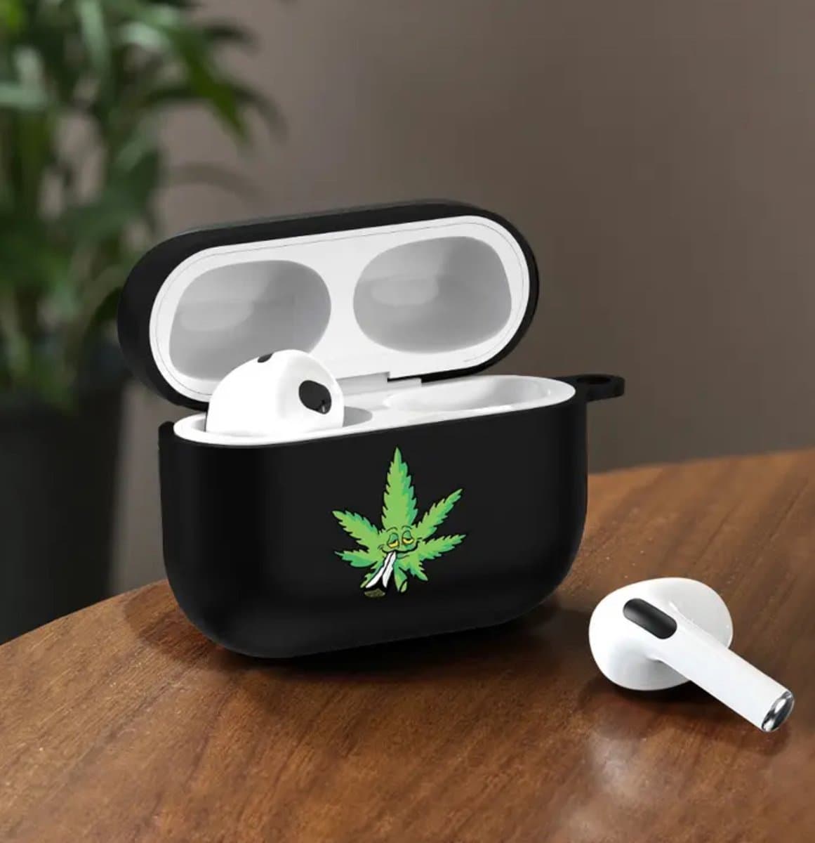 Airpods Pro 4 hoesje siliconen zwart met opdruk - telefoon - muziek - oortjes - school — afbeelding 1