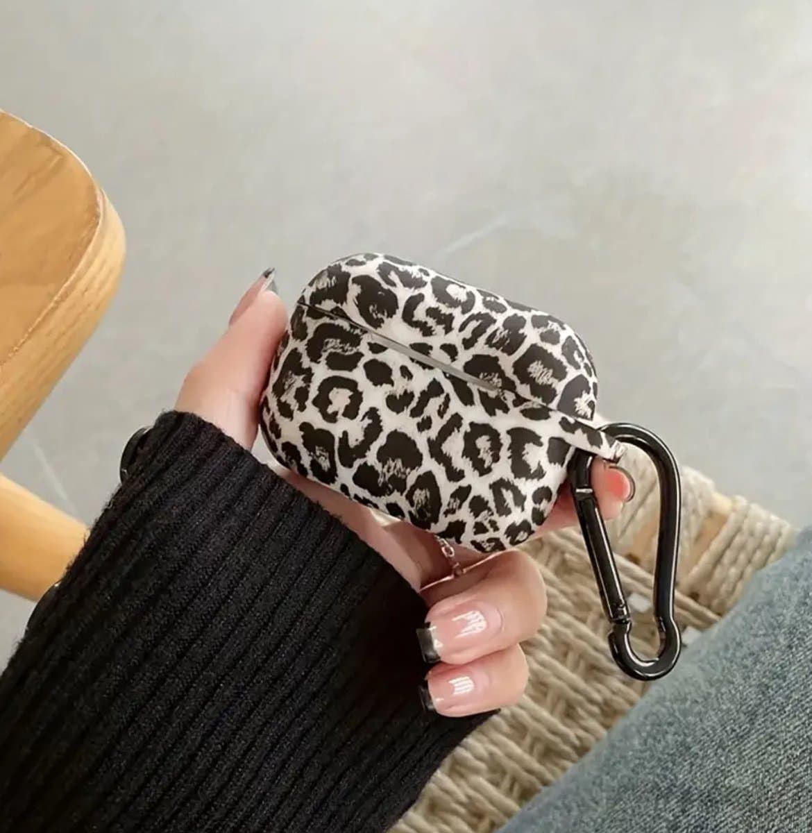 Airpods Pro 4 hoesje tijgerprint siliconen- telefoon - muziek - school — afbeelding 1