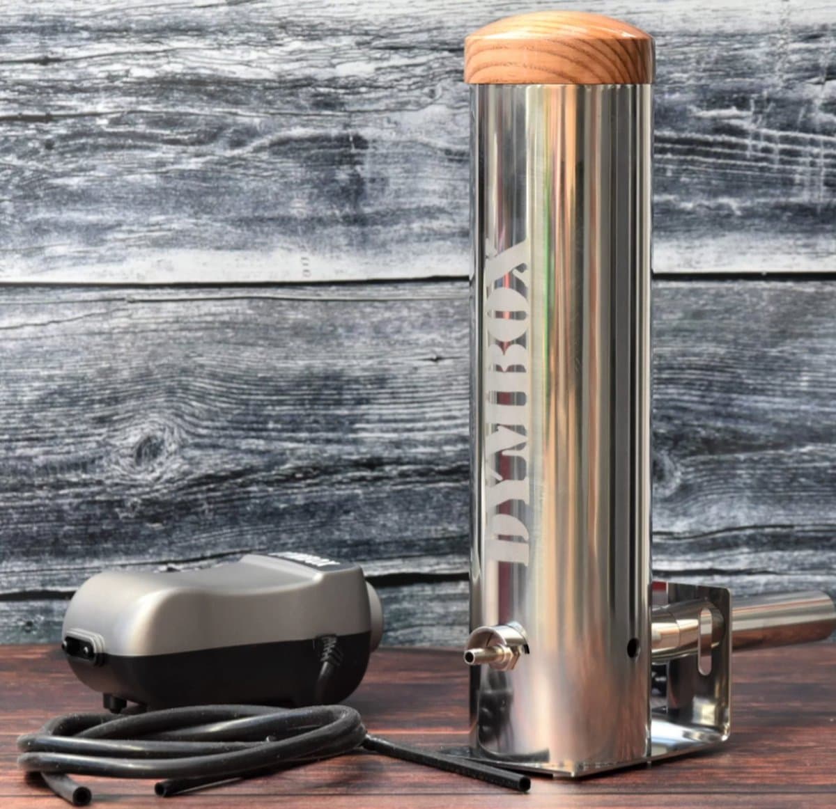 Dymbox 2,3L koud rook generator Starters Kit Vernieuwde versie met as schuif (incl. 1KG rookhout snippers, luchtpomp) voor rookovens rookkasten en BBQ (cold smoker) koud rook generator CSG — afbeelding 1