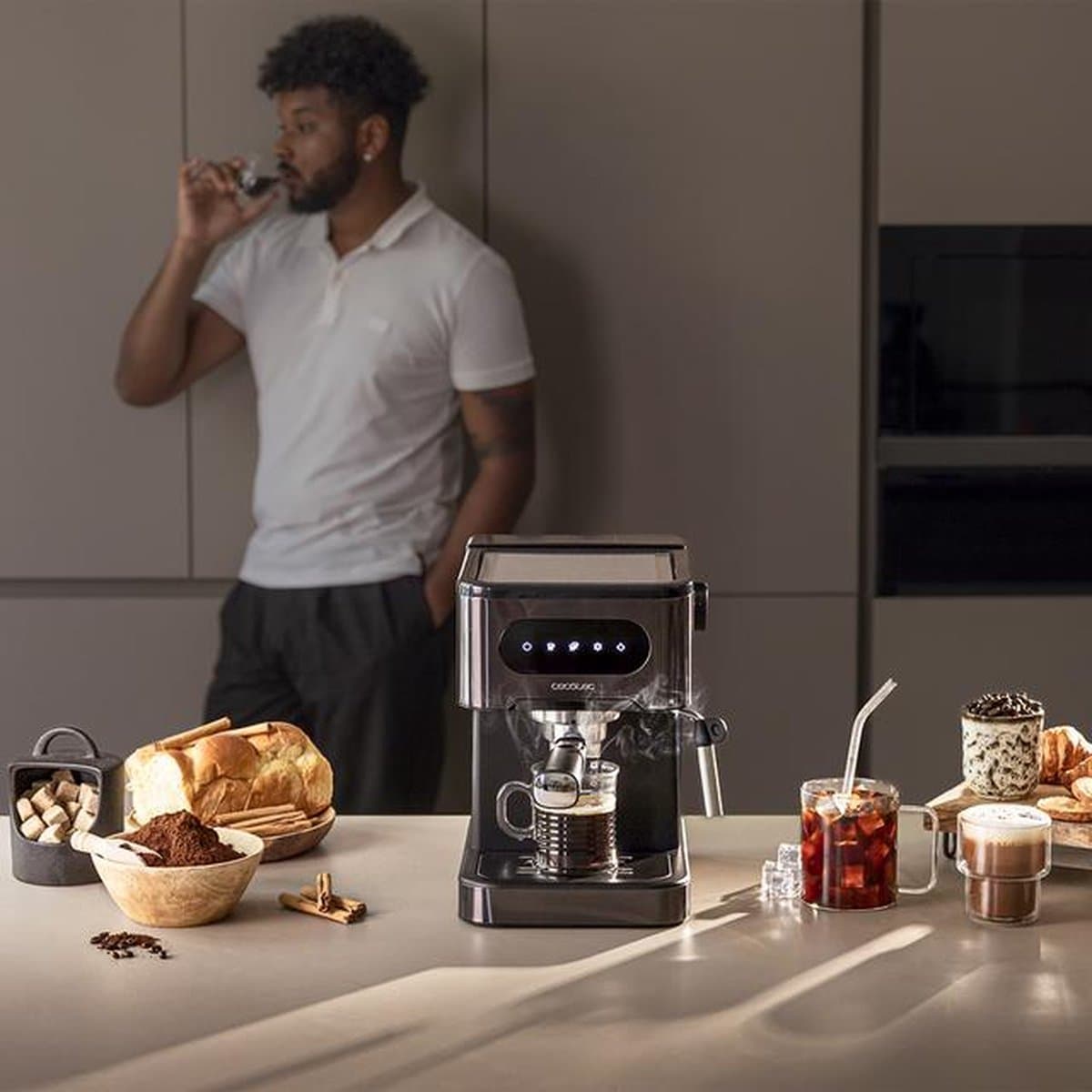 Cecotec Espressomaschine Power Espresso 20 Coldbrew. Espresso und Cappuccino, Kaltkaffee, 20 Bar Druck, schwenkbarer Dampfauslauf Professionelle Qualität zu Hause. — afbeelding 1