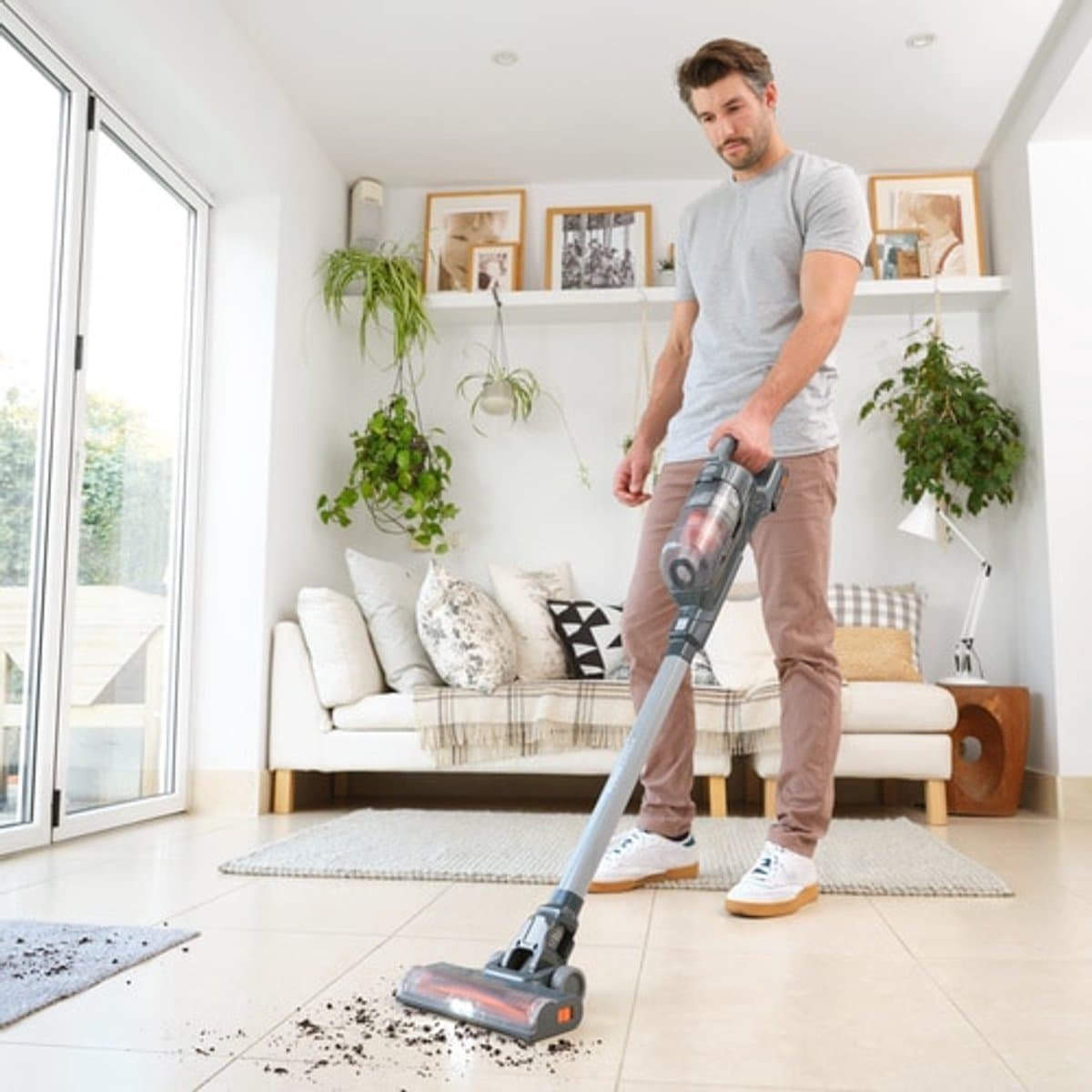 BLACK+DECKER Schoonmaken - 18V ACCU stofzuiger, met accessoires, 1x accu 2.0 Ah, laadstation BHFEA18D1-QW — afbeelding 1
